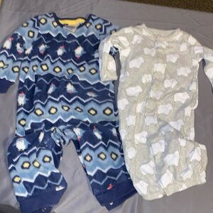 Pajama bundle 6 months little wonders and Carter brand